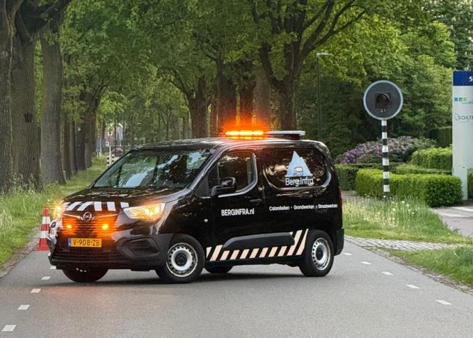 Calamiteitenwagen met zwaailampen